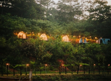 Glamping Đồi Thông – View Bình Minh – Lều 2 Người